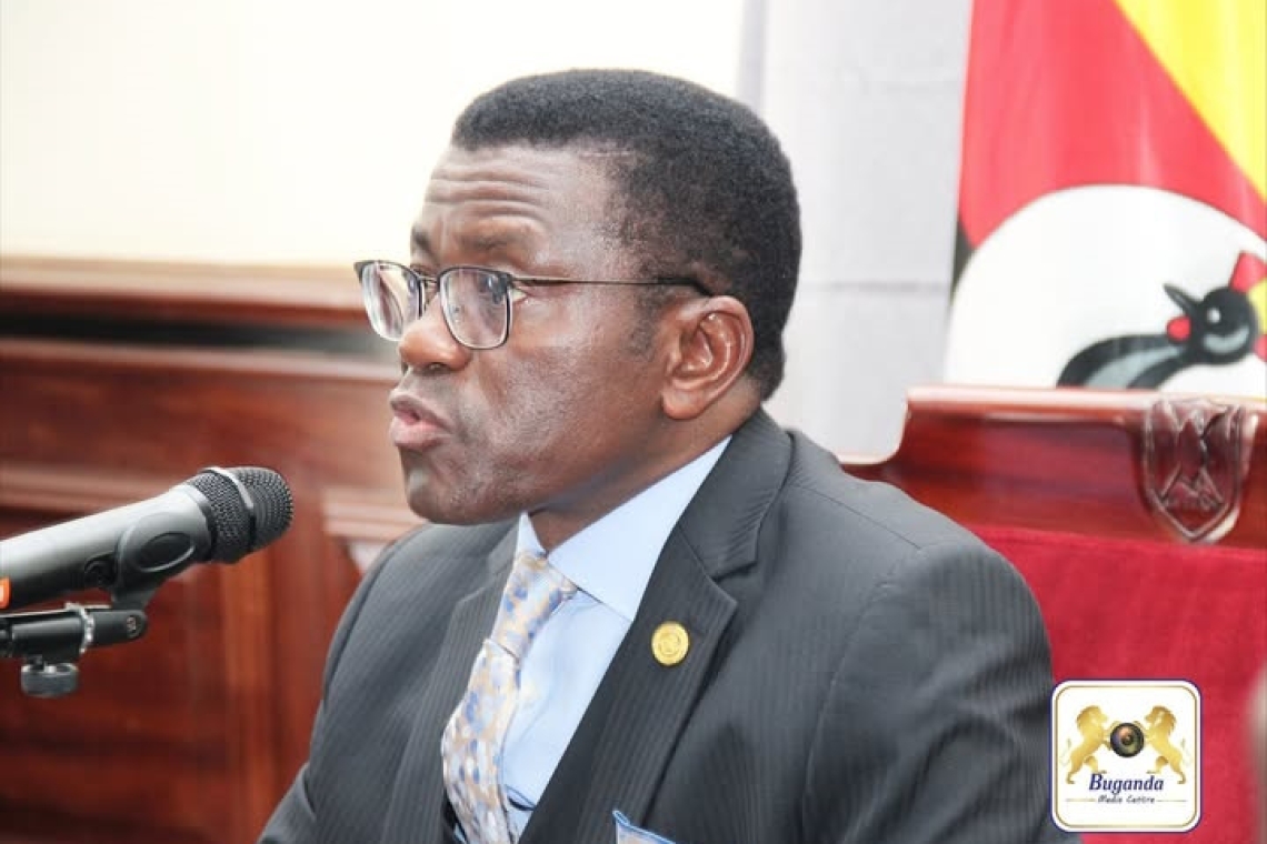 Katikkiro Charles Peter Mayiga avumiridde effujjo mu bayimbi, naddala kye bayita 'eggaali,'